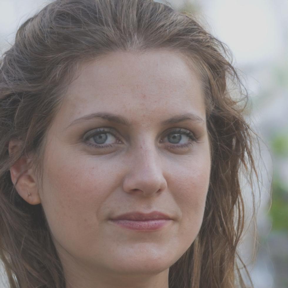 Portrait de Vaelynn Thorgeir, experte en formation financière à distance